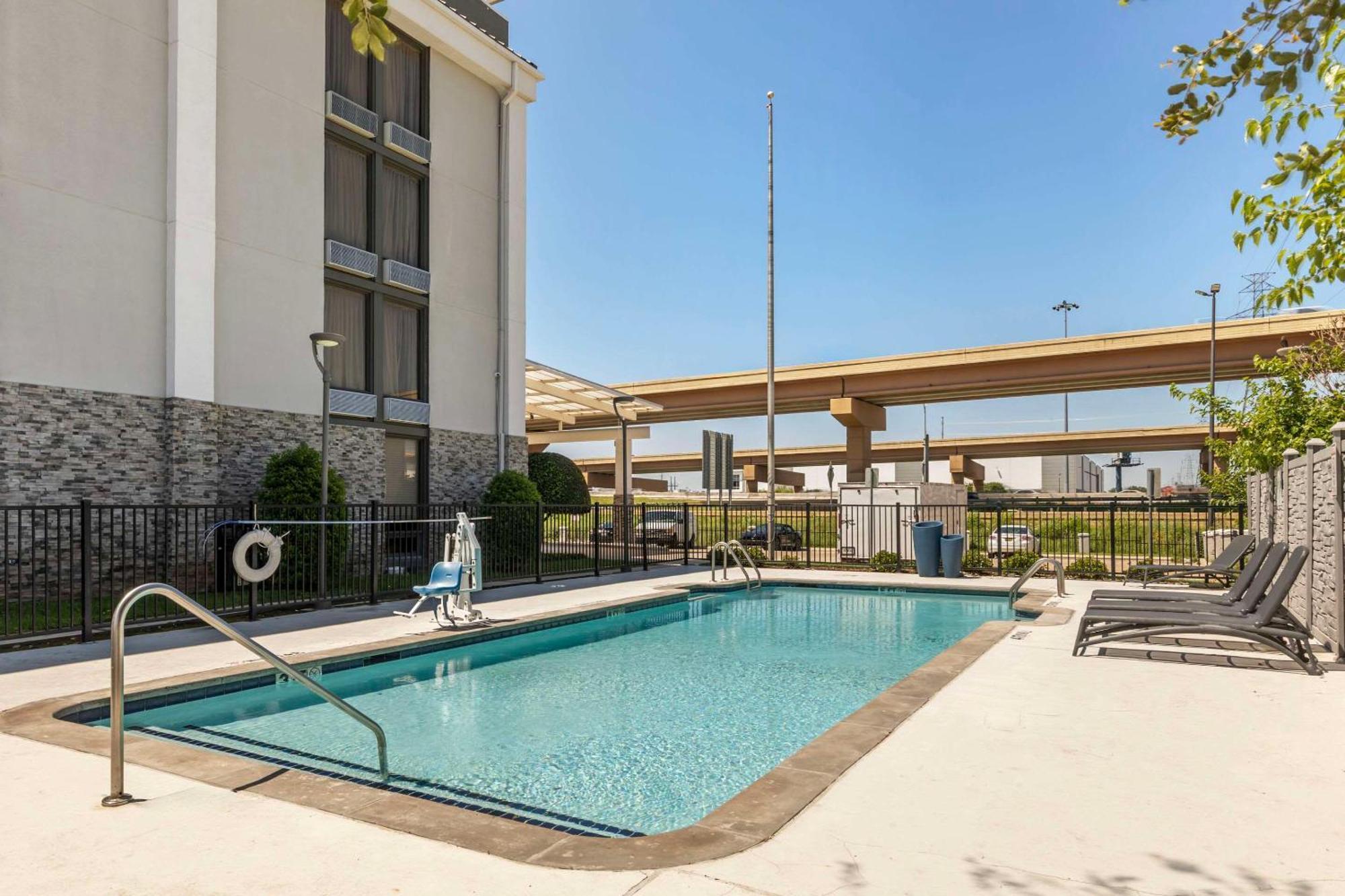 Comfort Inn Dallas North Love Field Airport Extérieur photo
